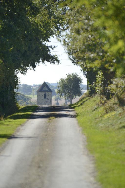 Domaine De La Cour Acomodação com café da manhã Sainte-Gemme-dʼAndigné Exterior foto